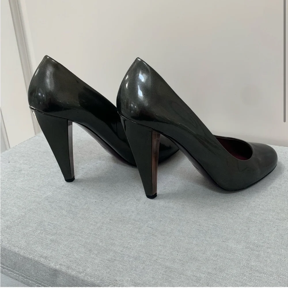 MIU MIU gunmetal grey patent heels - Picture 3 of 7